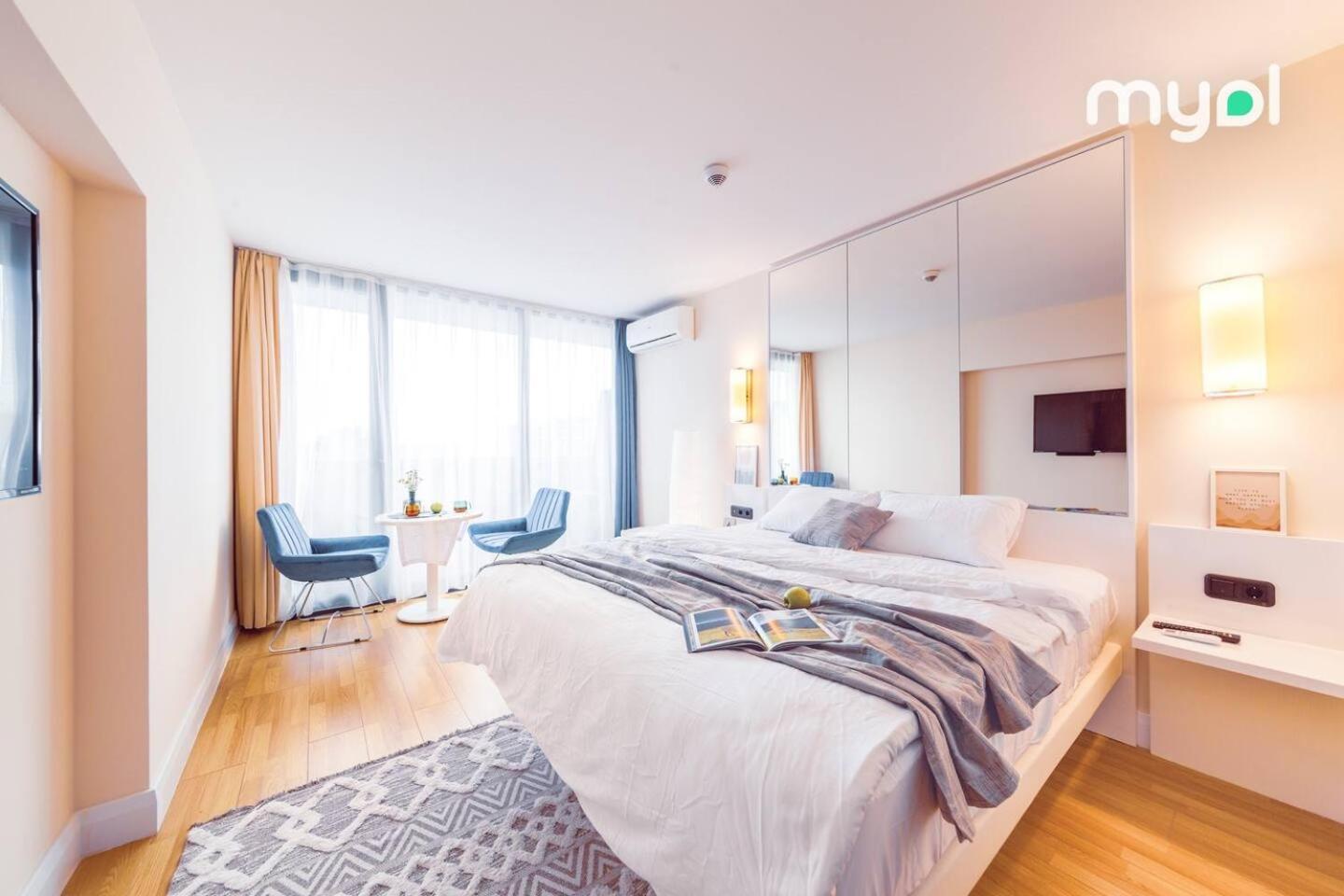 Orbi Aparthotel In バトゥーミ エクステリア 写真