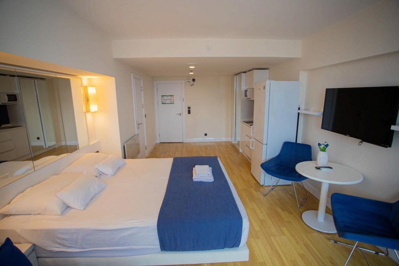 Orbi Aparthotel In バトゥーミ エクステリア 写真